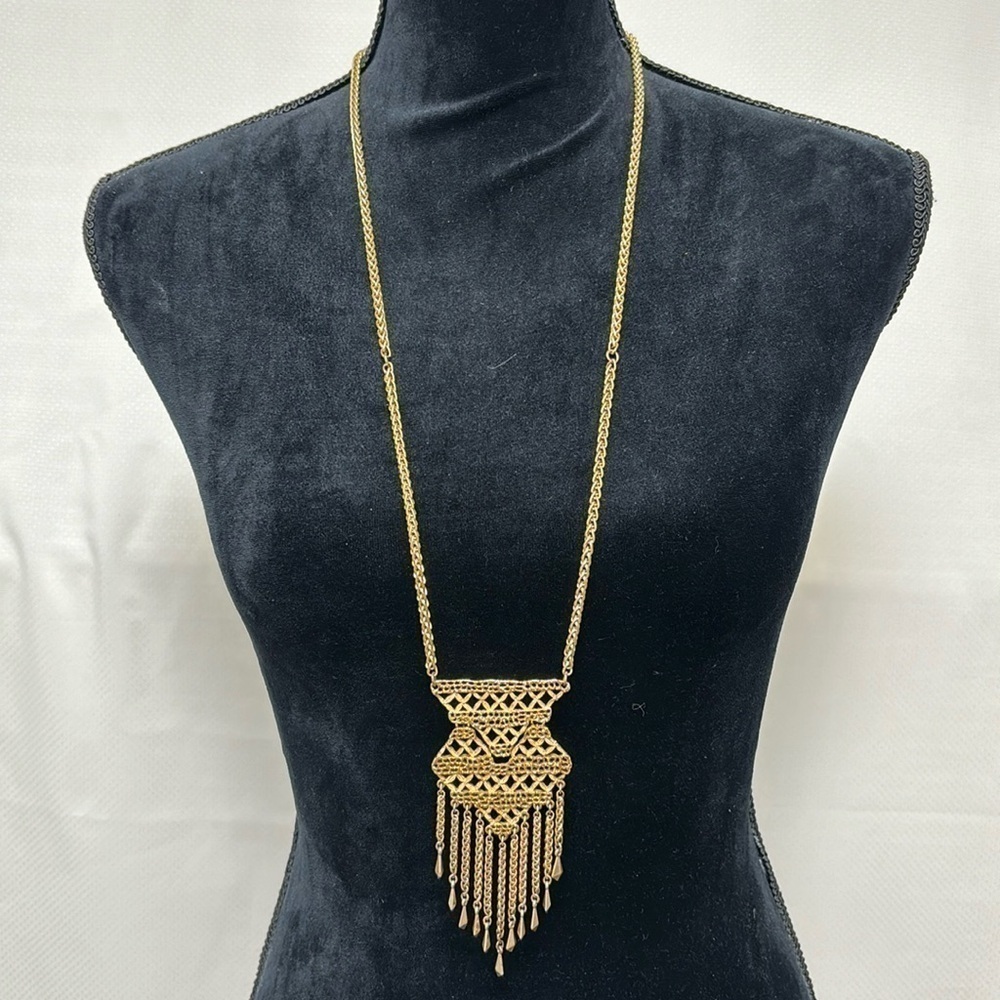 Stella and Dot Alila lace necklace